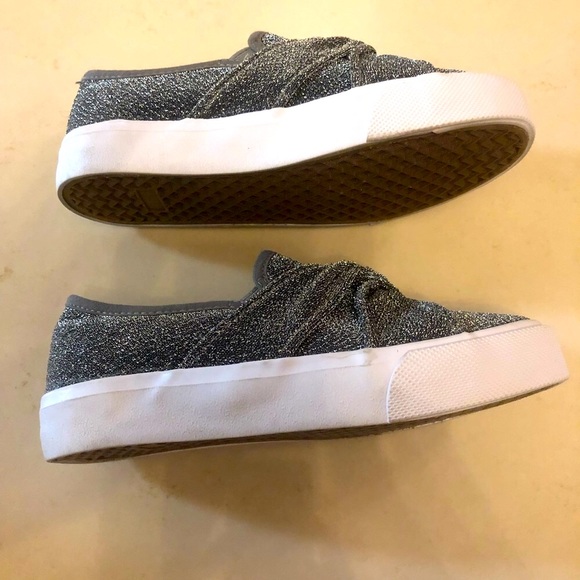 NEW-Girls Metallic glitter vulcanized slip on, size 12 - Picture 10 of 15